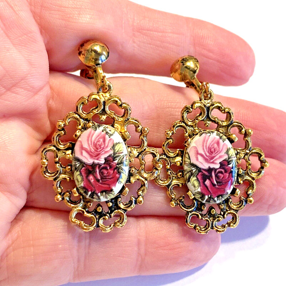 Vintage Screwback Earrings Ornate Goldtone Dangle Painted Porcelain Rose Centers - Picture 4 of 7